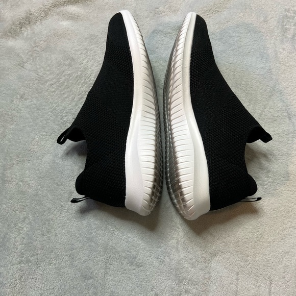 NWOT Skechers Memory Foam Slip On Tennis Shoes - Picture 6 of 8